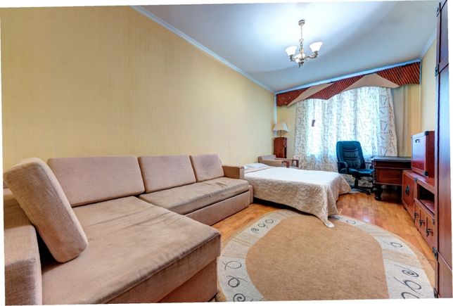 Rent daily an apartment in Kyiv on the St. Vodohinna per 1600 uah. 