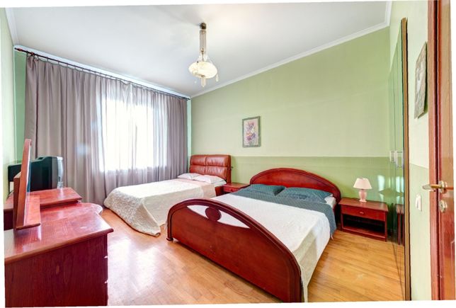 Rent daily an apartment in Kyiv on the St. Vodohinna per 1600 uah. 