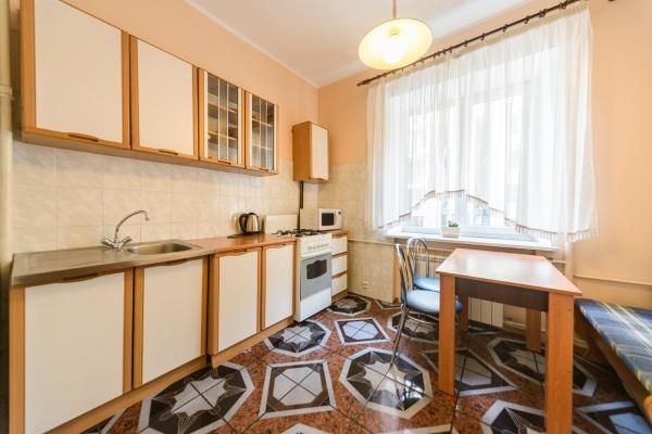 Снять посуточно квартиру в Киеве на ул. Бассейная за 700 грн. 