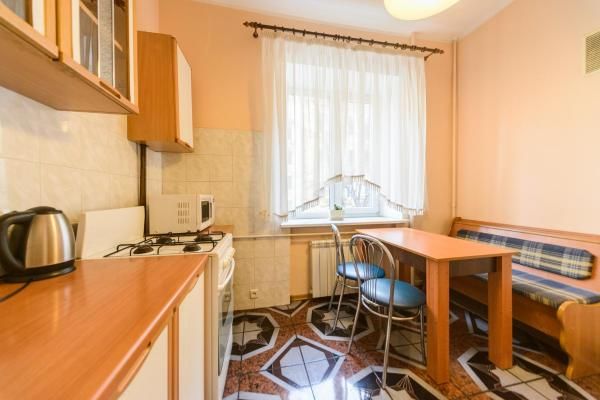 Снять посуточно квартиру в Киеве на ул. Бассейная за 700 грн. 