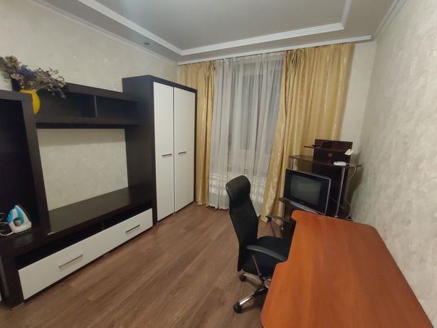 Зняти подобово квартиру в Івано-Франківську на вул. Хотинська 12 за 450 грн. 