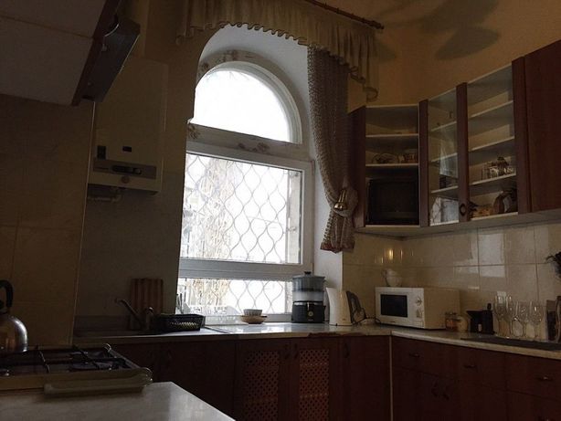 Rent an apartment in Kyiv on the St. Pushkinska 41 per 25000 uah. 