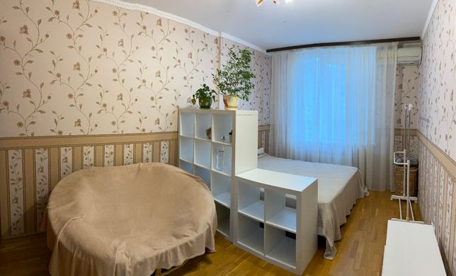 Rent an apartment in Kyiv on the St. Urlivska 23В per 11000 uah. 