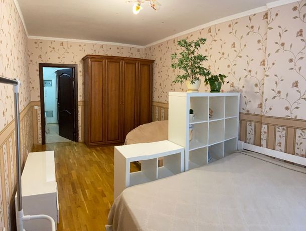 Снять квартиру в Киеве на ул. Урловская 23В за 11000 грн. 