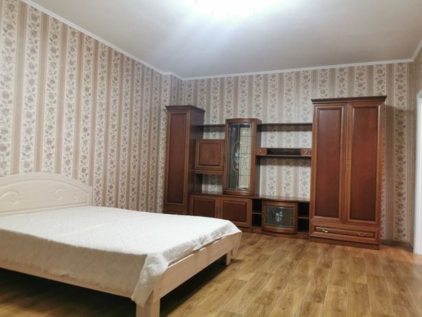 Снять квартиру в Киеве на ул. Пасхалина Юрия 17 за 8000 грн. 