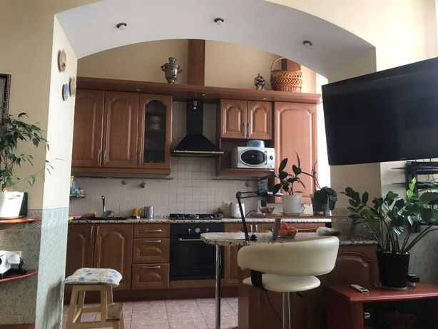 Rent an apartment in Dnipro on the lane Yavornytskoho 200 per 9500 uah. 