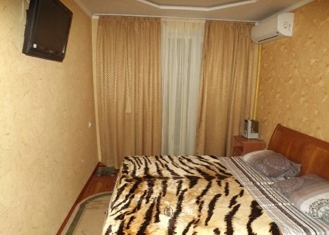 Rent an apartment in Chernivtsi on the St. Mitskevycha Adama per 4600 uah. 