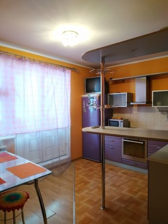 Rent an apartment in Kyiv on the Lesi Ukrainky square 21 per 11000 uah. 
