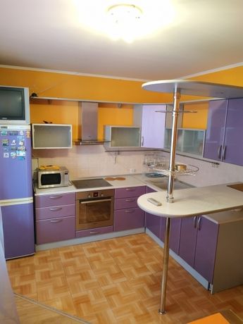 Rent an apartment in Kyiv on the Lesi Ukrainky square 21 per 11000 uah. 