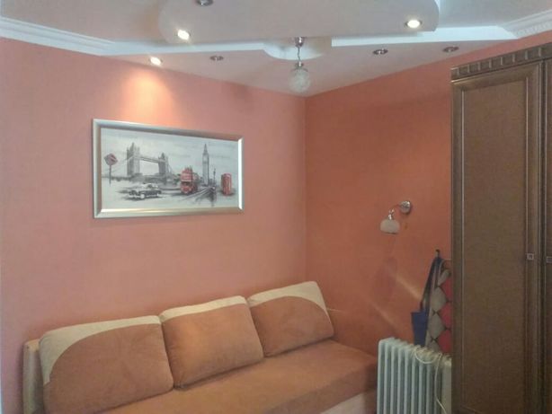 Rent an apartment in Mariupol on the Avenue Metalurhiv 12 per 3200 uah. 