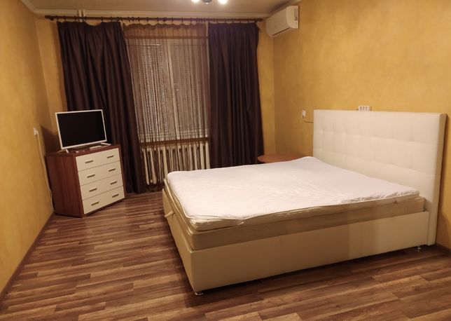 Rent an apartment in Kyiv on the St. Vashchenka Hryhoriia 1 per 10000 uah. 