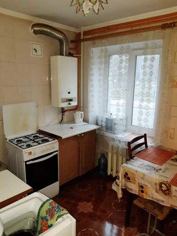 Rent an apartment in Kyiv on the St. Parkovo-Syretska per 8000 uah. 