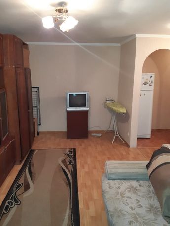 Rent an apartment in Kyiv on the St. Parkovo-Syretska per 8000 uah. 