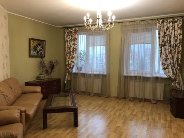 Rent an apartment in Kyiv on the St. Trokhsviatytelska 2 per 26000 uah. 