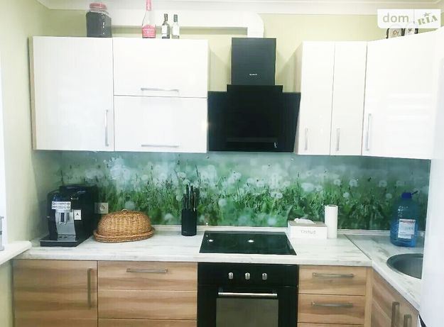 Rent an apartment in Dnipro on the Avenue Bohdana Khmelnytskoho 16 per 9000 uah. 