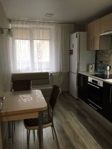 Rent an apartment in Uzhhorod on the Avenue Svobody 1А per 3200 uah. 