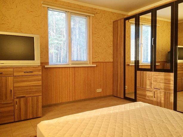 Rent a house in Kyiv in Sviatoshynskyi district per 20000 uah. 