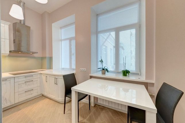 Rent an apartment in Kyiv on the Kontraktova square per $900 