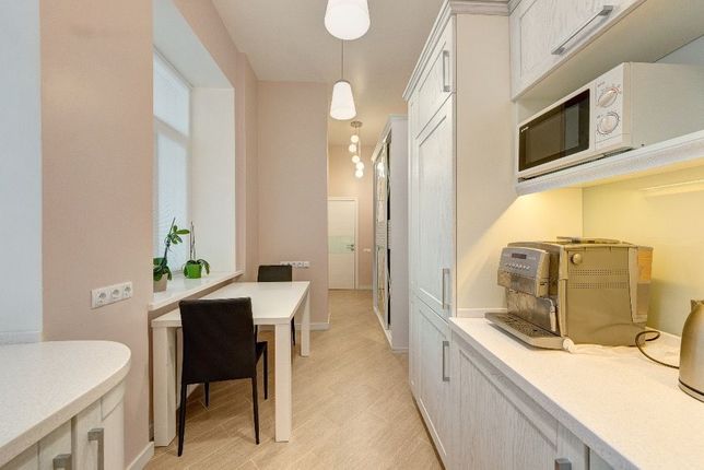 Rent an apartment in Kyiv on the Kontraktova square per $900 