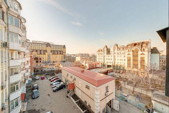 Rent an apartment in Kyiv on the Kontraktova square per $900 