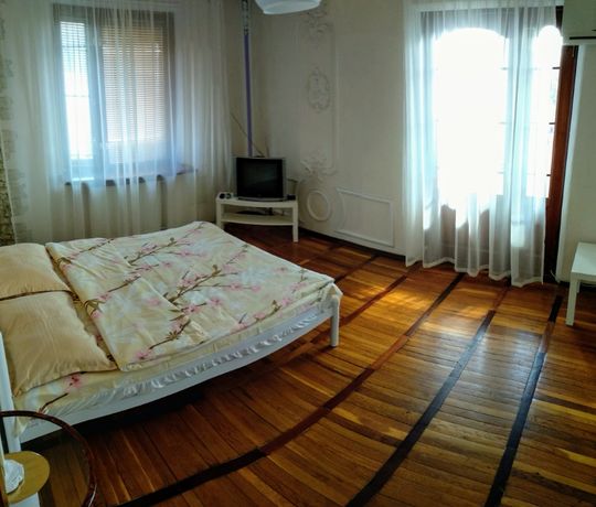 Rent an apartment in Berdiansk on the St. Tyshchenka 2 per 3600 uah. 