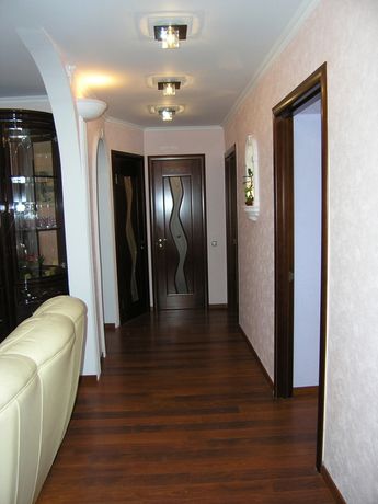 Rent an apartment in Kyiv on the Avenue Stepana Bandery 16 per 15900 uah. 