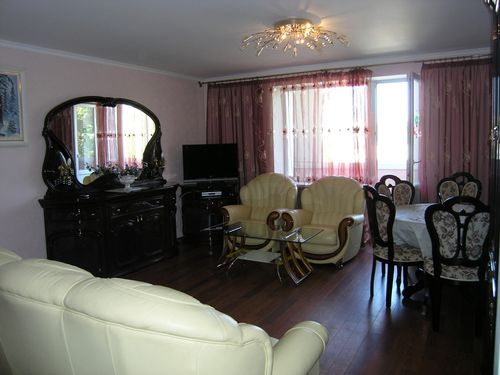 Rent an apartment in Kyiv on the Avenue Stepana Bandery 16 per 15900 uah. 