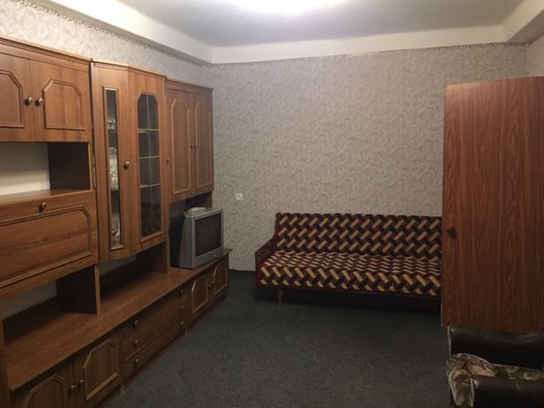 Rent an apartment in Kyiv on the St. Avtozavodska 27 per 8000 uah. 