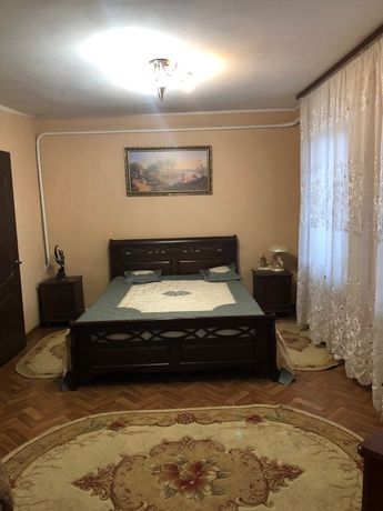 Rent a house in Dnipro in Amur-Nyzhnodnіprovskyi district per 10000 uah. 