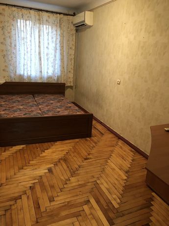 Rent an apartment in Zaporizhzhia on the St. Nyzhnodniprovska per 6000 uah. 