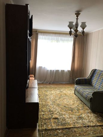 Rent an apartment in Kyiv on the Avenue Honhadze Heorhiia per 7500 uah. 