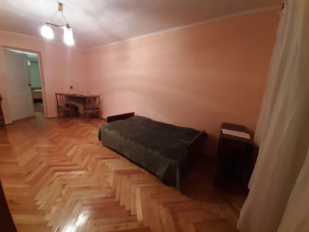 Rent an apartment in Uzhhorod on the Avenue Svobody 32 per 2000 uah. 