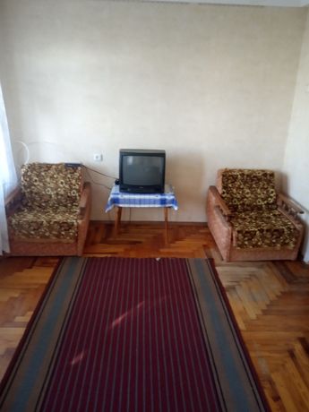 Rent an apartment in Zaporizhzhia on the Avenue Yuvileinyi per 2000 uah. 