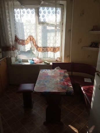 Rent an apartment in Zaporizhzhia on the Avenue Yuvileinyi per 2000 uah. 