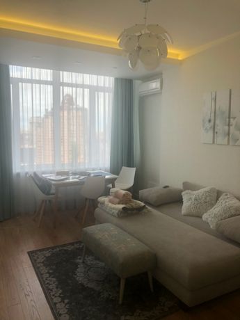 Rent an apartment in Kyiv on the St. Yevhena Konovaltsia 44а per 22000 uah. 