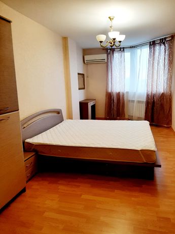 Rent an apartment in Kyiv on the St. Hetmana Vadyma 1в per 19000 uah. 