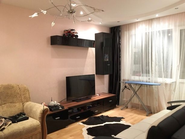 Rent an apartment in Kyiv on the St. Azovska per 5000 uah. 