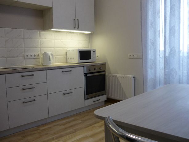 Rent an apartment in Kyiv on the St. Yevhena Konovaltsia 34а per 20000 uah. 