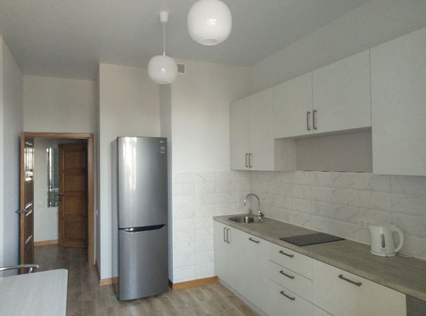 Rent an apartment in Kyiv on the St. Yevhena Konovaltsia 34а per 20000 uah. 