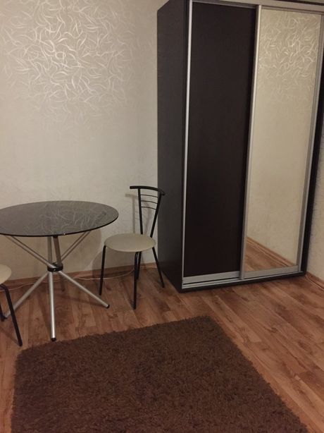 Rent an apartment in Dnipro on the Avenue Bohdana Khmelnytskoho per 5000 uah. 