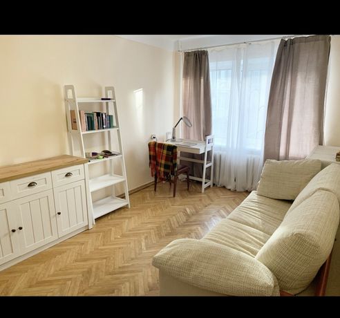 Rent an apartment in Kyiv on the Avenue Hryhorenka Petra 8 per 5500 uah. 