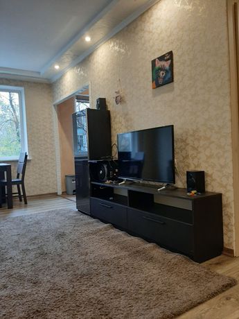 Rent an apartment in Kharkiv on the St. Heroiv Pratsi 3 per 12000 uah. 