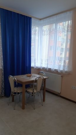 Rent an apartment in Kyiv on the St. Simi Kulzhenkiv 37 per 10500 uah. 