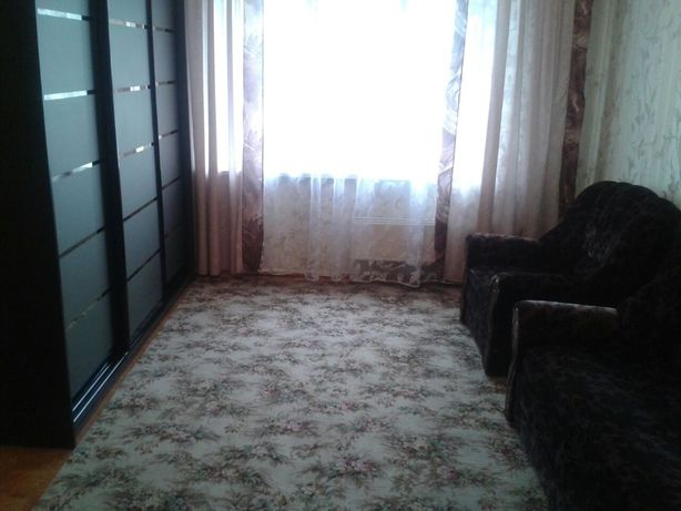 Rent an apartment in Kyiv on the St. Virmenska per 11000 uah. 