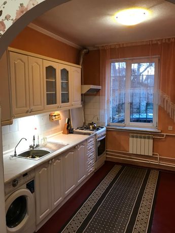 Rent a house in Kyiv near Metro Akademmistechko per 13000 uah. 
