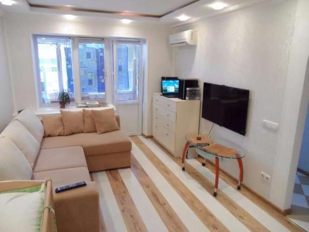 Rent an apartment in Kyiv on the St. Budivelnykiv (Troieshchyna) 8а per 8000 uah. 
