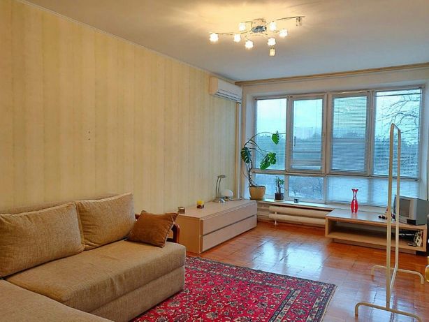 Rent an apartment in Kyiv on the St. Zhmachenka Henerala 1 per 8000 uah. 