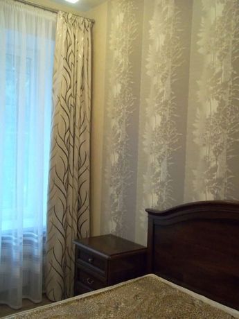 Rent an apartment in Dnipro on the Avenue Oleksandra Polia 13 per 5000 uah. 