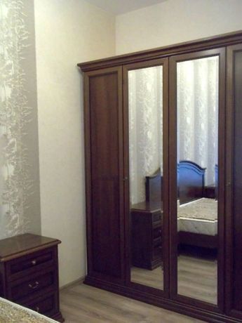 Rent an apartment in Dnipro on the Avenue Oleksandra Polia 13 per 5000 uah. 