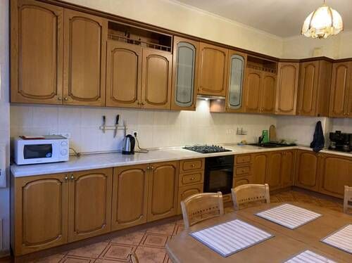 Rent an apartment in Kyiv on the St. Zhylianska 30а per $1300 